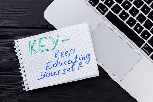 Comment les abréviations facilitent-elles l'éducation contemporaine ?